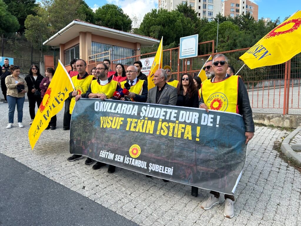 Yusuf Tekin İstifa!